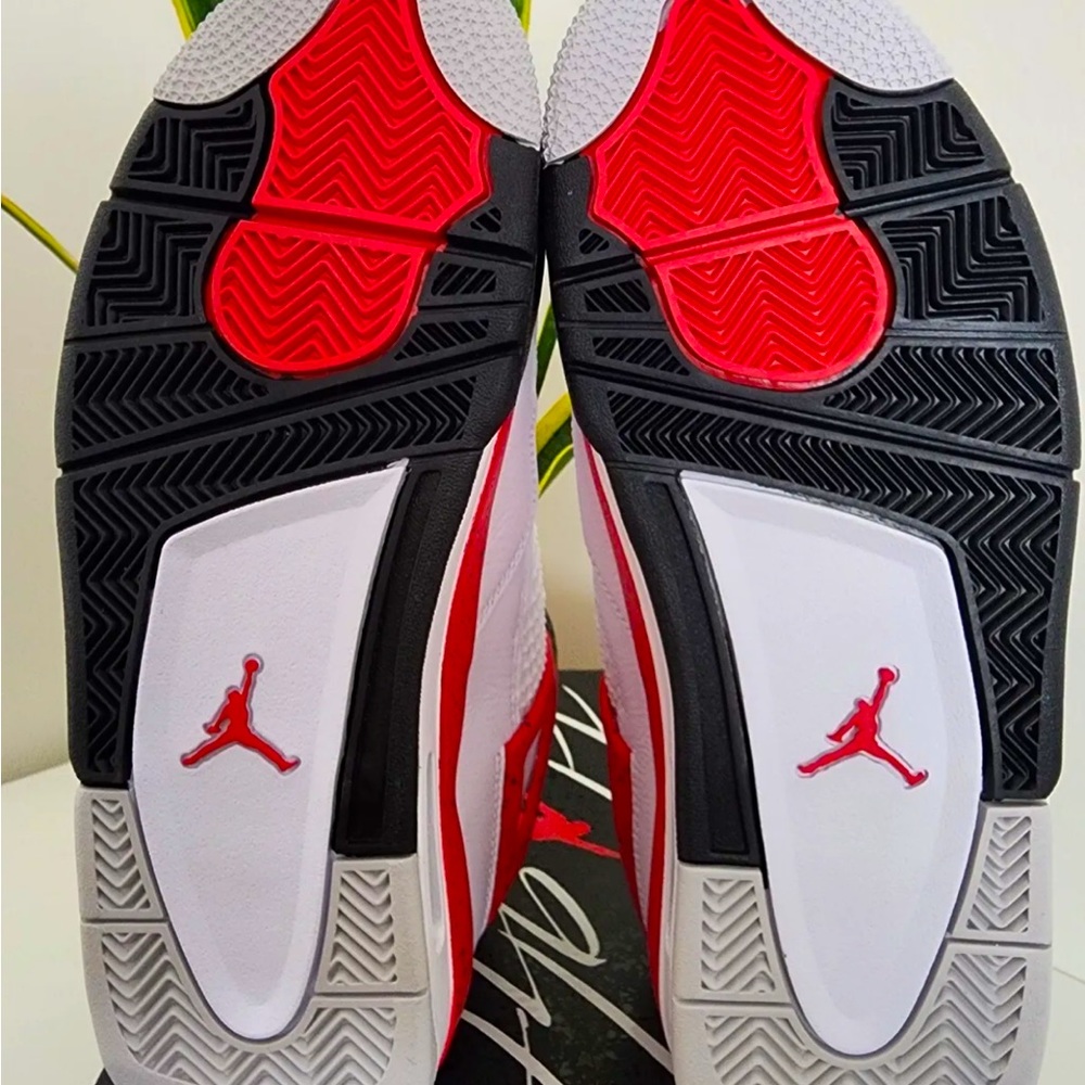 ⛹🏽♂️🔥🧯 Nike Air Jordan 4 Retro Red Cement 9M/10.5W ⛹🏽♂️🔥🧯 - Picture 4 of 5